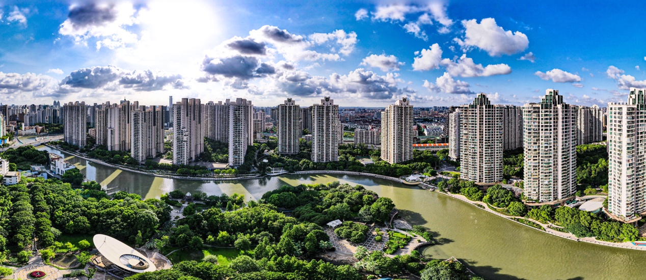 蘇州河夢清園環保主題公園與中遠兩灣城遙相呼應。普陀區委宣傳部供圖